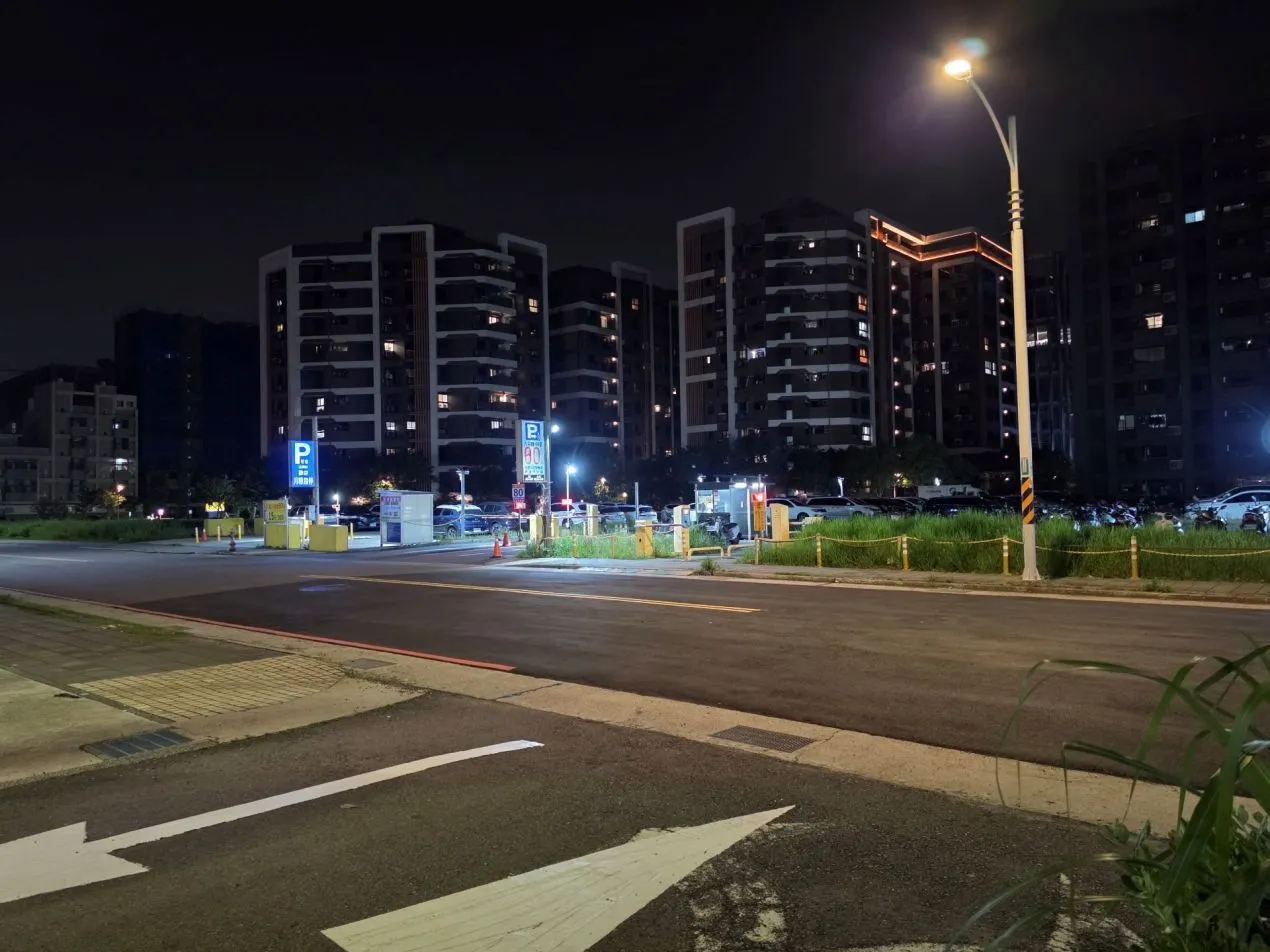 S26 Ultra 夜晚實測 1x 變焦照片 S26 Ultra 夜晚實測 1x 變焦照片